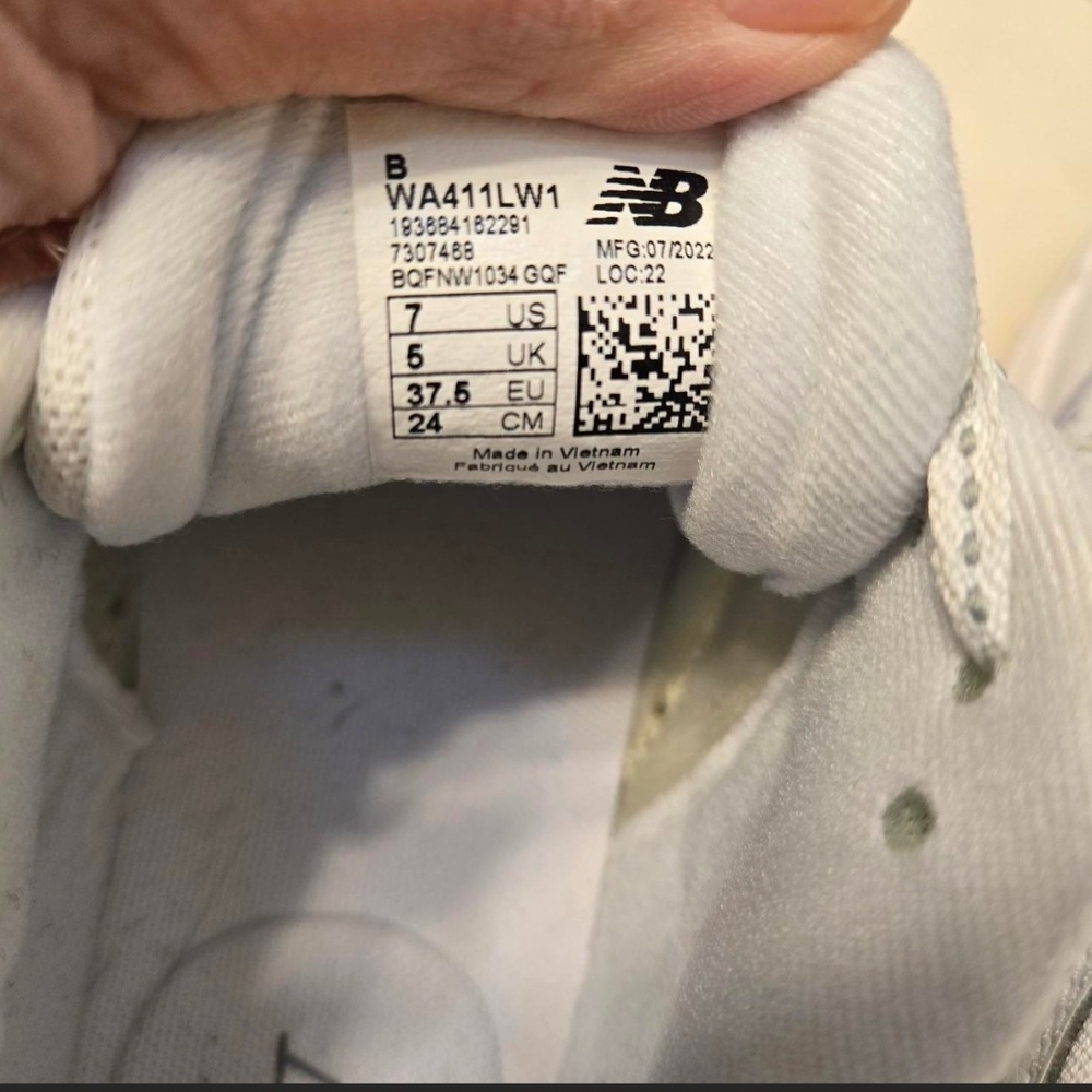 New Balance White Sneakers - Picture 7 of 7